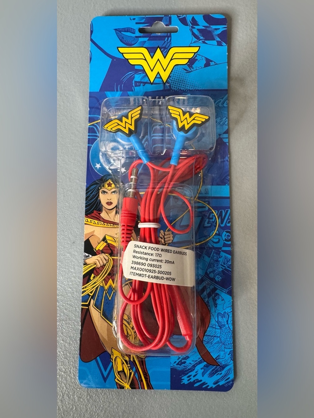 DC Comics Wonder Woman wired Earbuds Packaging - Blue and Yellow plug in